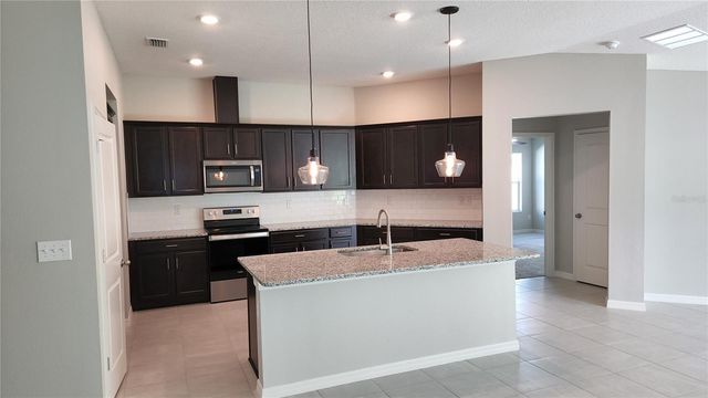 9938 MESIC WOODS AVENUE, Seffner, FL 33584