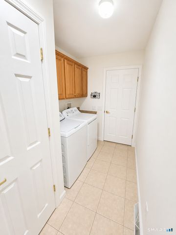 9 Paint Brush Path, Montville, CT 06382