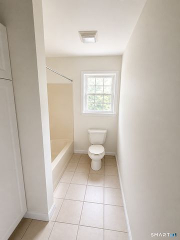 9 Paint Brush Path, Montville, CT 06382