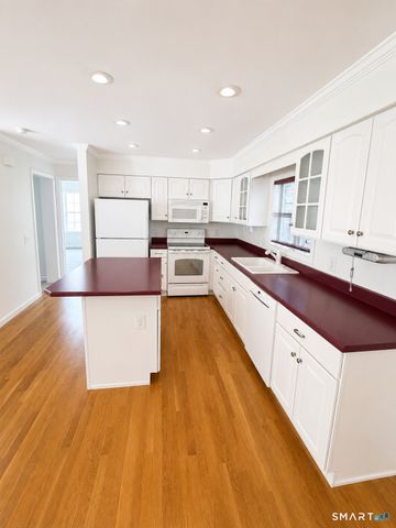 9 Paint Brush Path, Montville, CT 06382