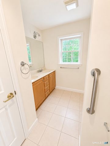 9 Paint Brush Path, Montville, CT 06382