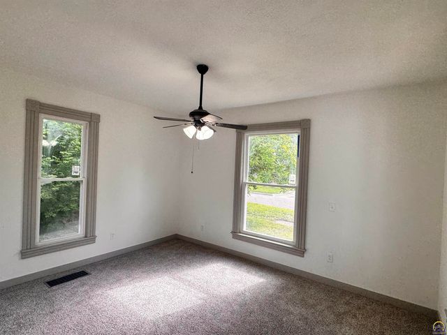 521 NE Grattan ST, Topeka, KS 66616