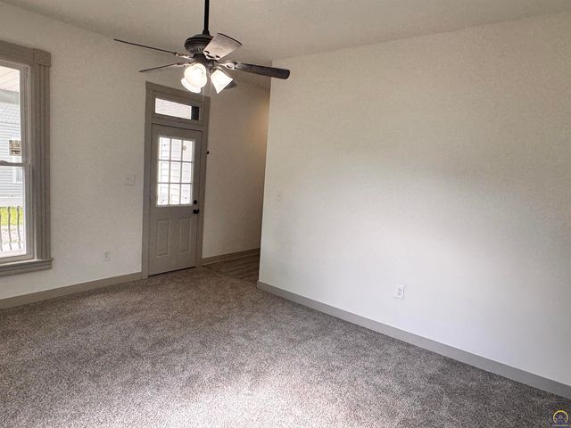 521 NE Grattan ST, Topeka, KS 66616