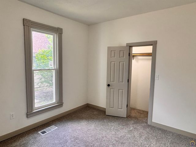 521 NE Grattan ST, Topeka, KS 66616