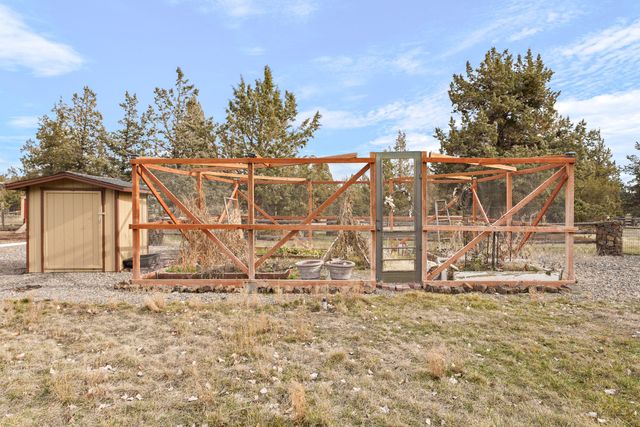 5871 SW Badger Road SW, Terrebonne, OR 97760