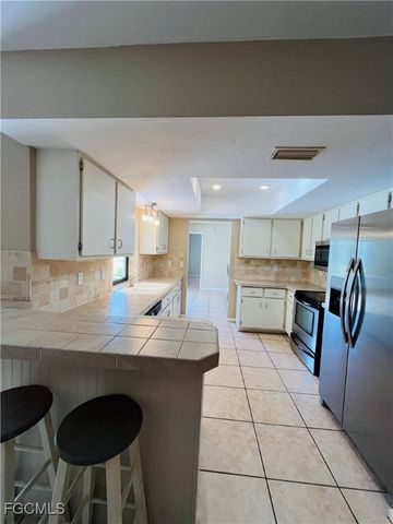 3019 SE 5th PL, Cape Coral, FL 33904