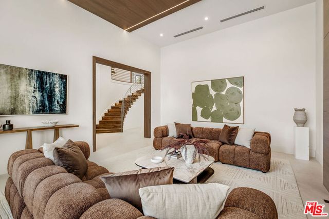 25532 Gaylord Court, Calabasas, CA 91302