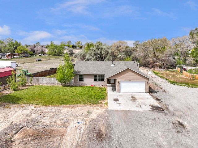 3775 N 2400 E, Filer, ID 83328