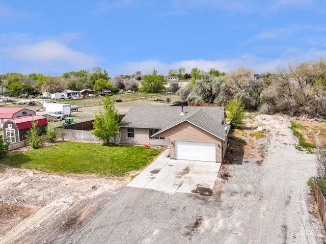 3775 N 2400 E, Filer, ID 83328