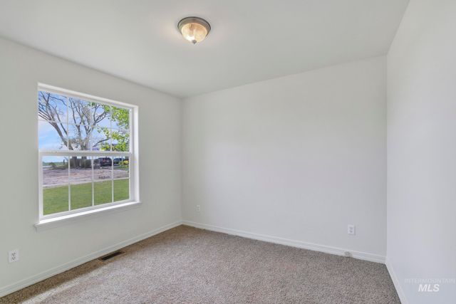 3775 N 2400 E, Filer, ID 83328