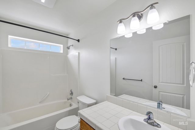 3775 N 2400 E, Filer, ID 83328
