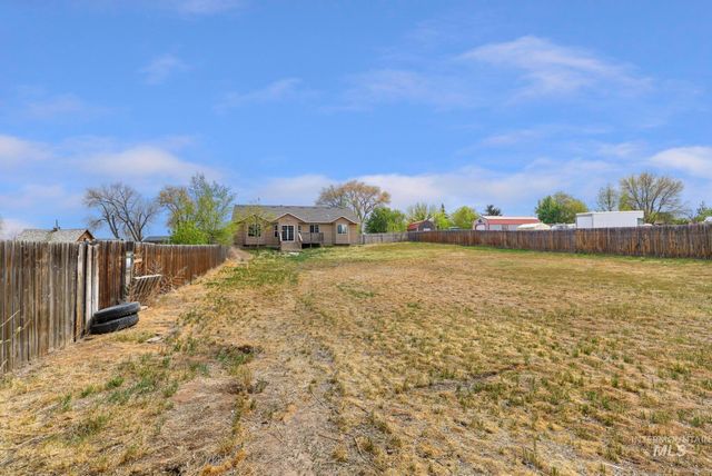 3775 N 2400 E, Filer, ID 83328