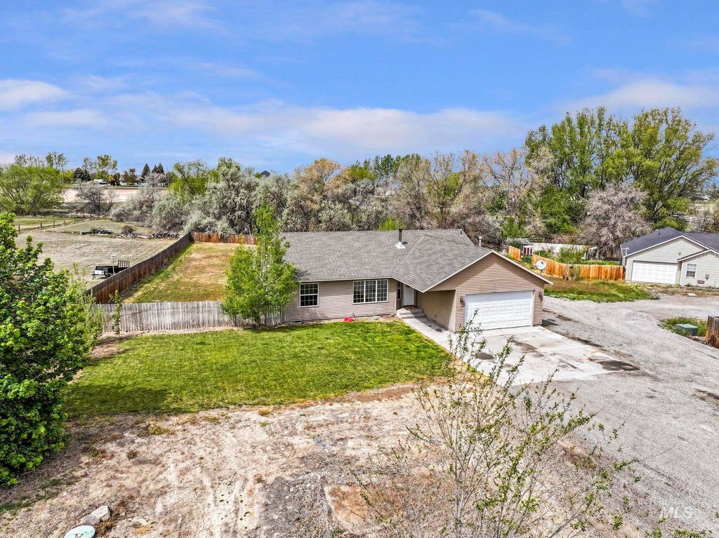 3775 N 2400 E, Filer, ID 83328