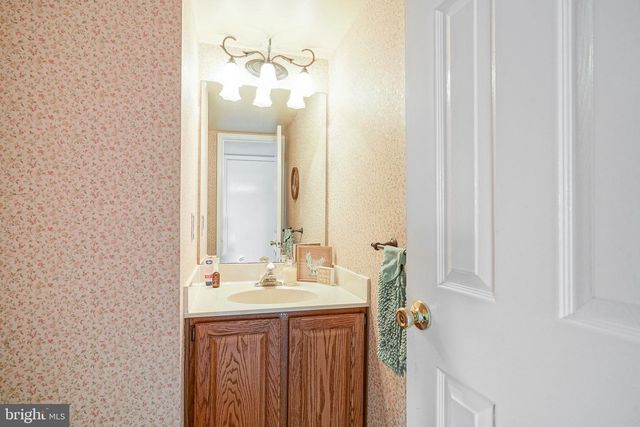 33 OLYMPIA LN, Sicklerville, NJ 08081