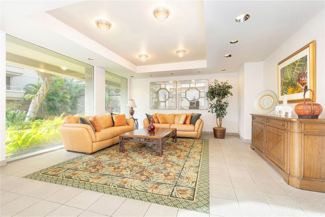 1 Keahole Place 2511, Honolulu, HI 96825