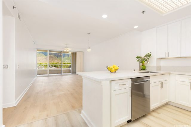 1 Keahole Place 2511, Honolulu, HI 96825