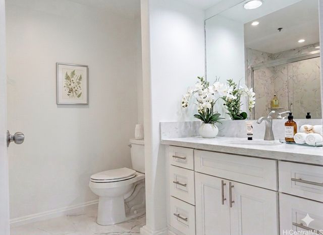 1 Keahole Place 2511, Honolulu, HI 96825