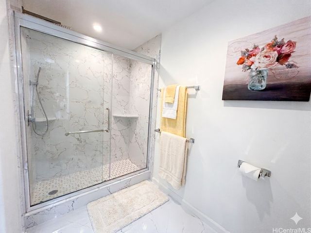 1 Keahole Place 2511, Honolulu, HI 96825