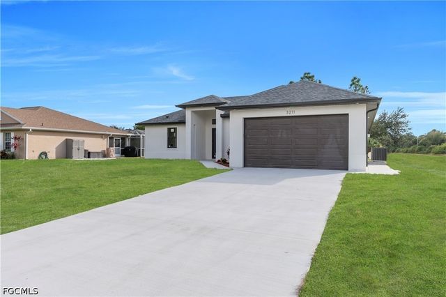 605 E 14th ST, Lehigh Acres, FL 33972
