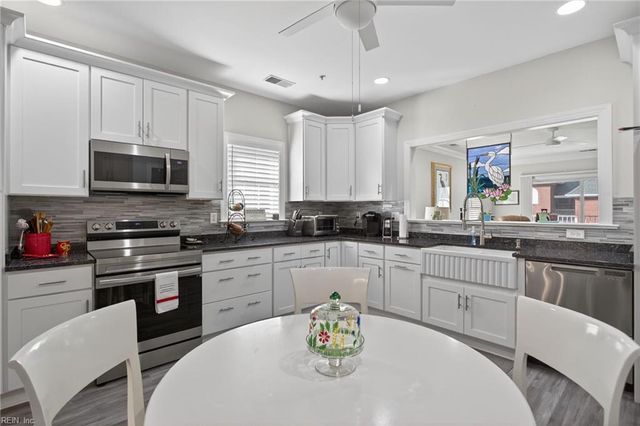 2421 Ocean Shore Cres Apt 401, Virginia Beach, VA 23451