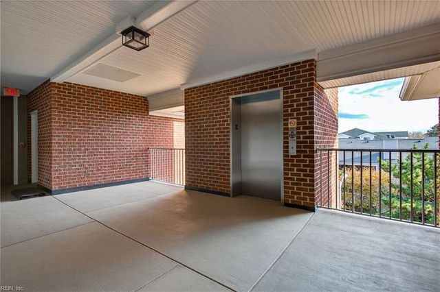 2421 Ocean Shore Cres Apt 401, Virginia Beach, VA 23451