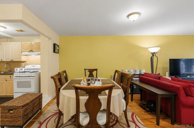 717 E 215th Street, Bronx, NY 10467
