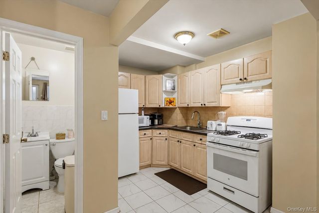 717 E 215th Street, Bronx, NY 10467