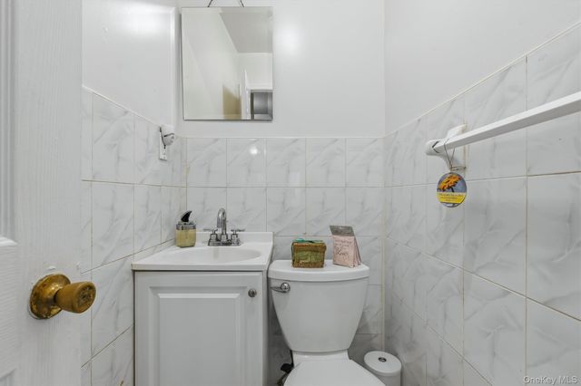 717 E 215th Street, Bronx, NY 10467
