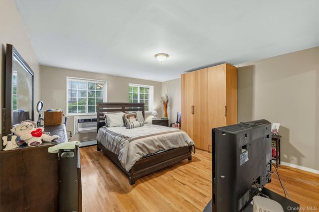717 E 215th Street, Bronx, NY 10467