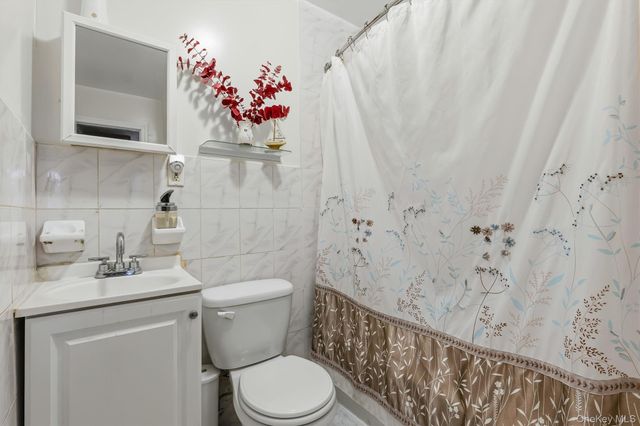 717 E 215th Street, Bronx, NY 10467