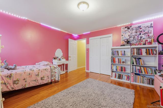 717 E 215th Street, Bronx, NY 10467