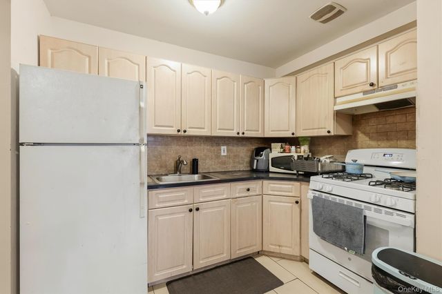 717 E 215th Street, Bronx, NY 10467