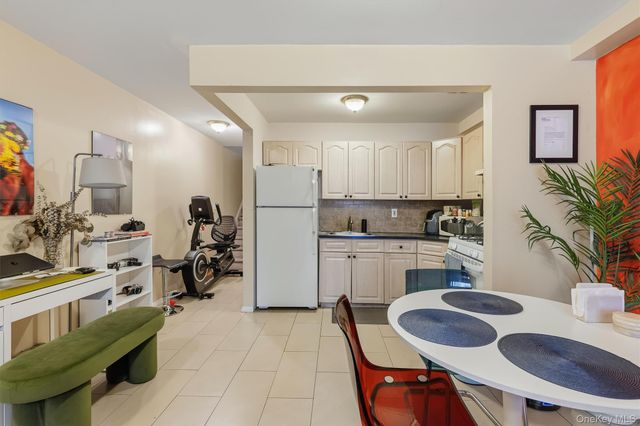 717 E 215th Street, Bronx, NY 10467