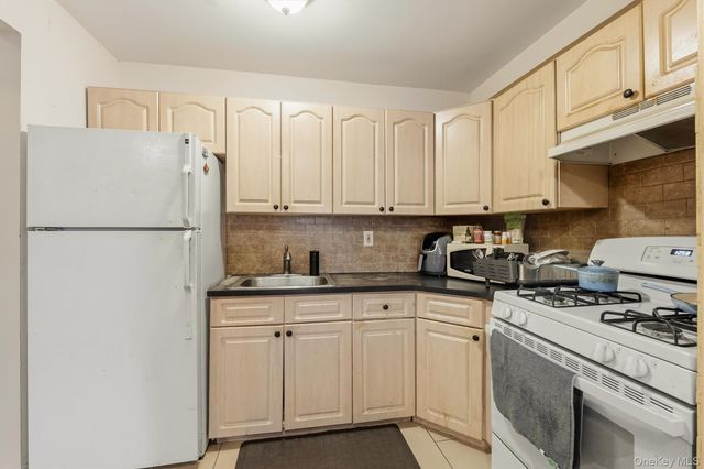 717 E 215th Street, Bronx, NY 10467