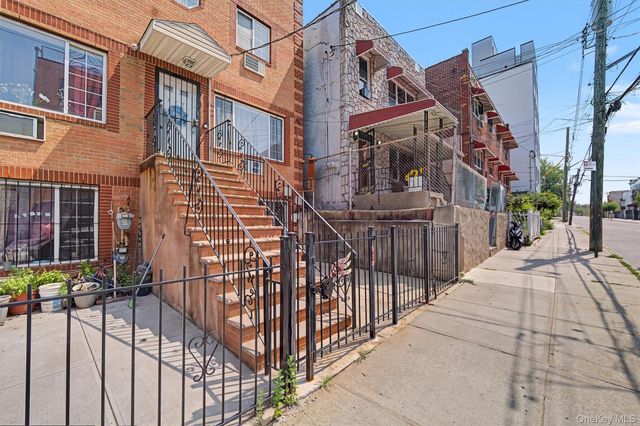 717 E 215th Street, Bronx, NY 10467