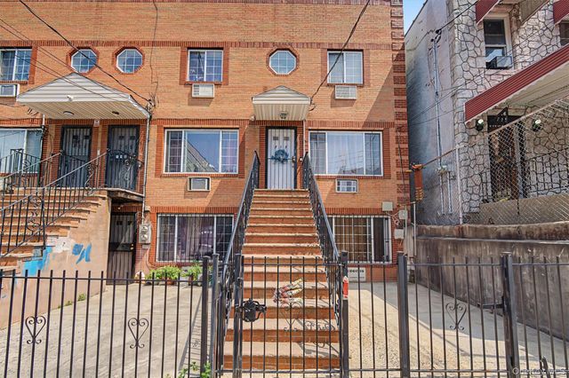 717 E 215th Street, Bronx, NY 10467