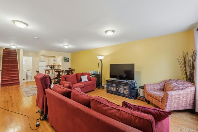 717 E 215th Street, Bronx, NY 10467