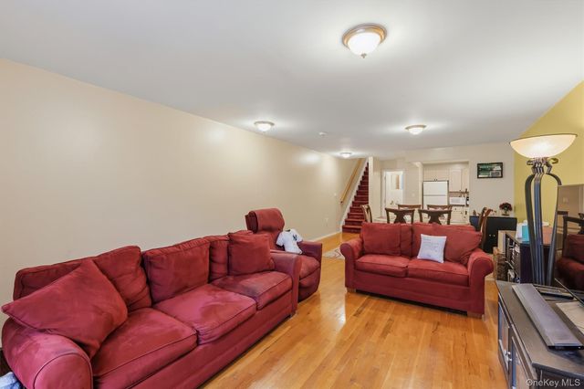 717 E 215th Street, Bronx, NY 10467