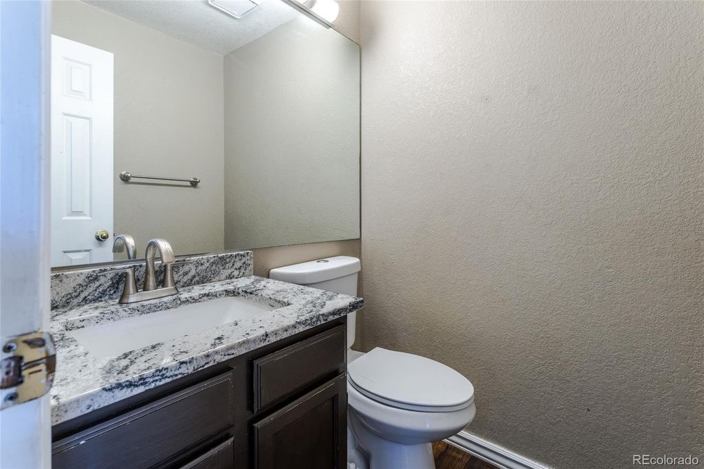 Image 10 of property listing at 4984 S Dunkirk Way, Centennial, CO 80015