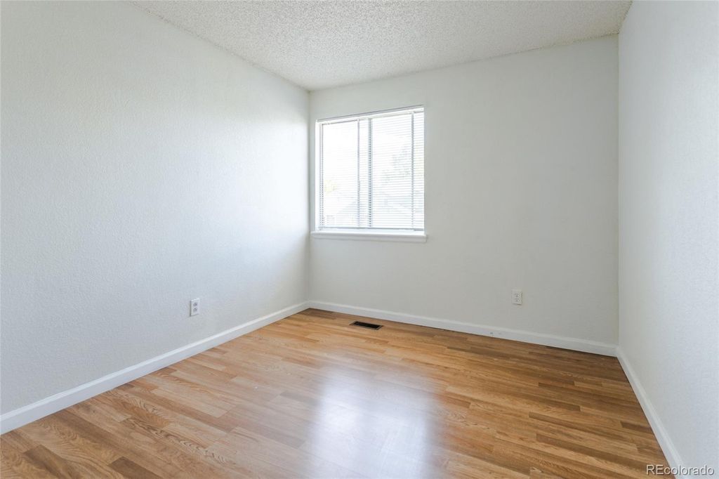 Image 15 of property listing at 4984 S Dunkirk Way, Centennial, CO 80015