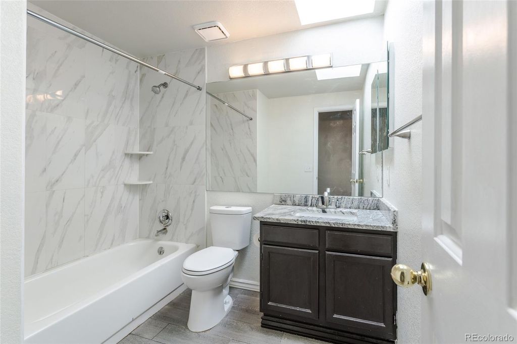 Image 17 of property listing at 4984 S Dunkirk Way, Centennial, CO 80015