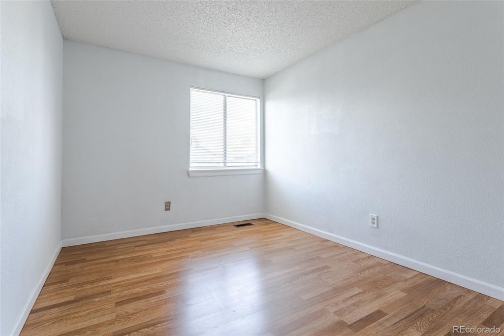 Image 18 of property listing at 4984 S Dunkirk Way, Centennial, CO 80015