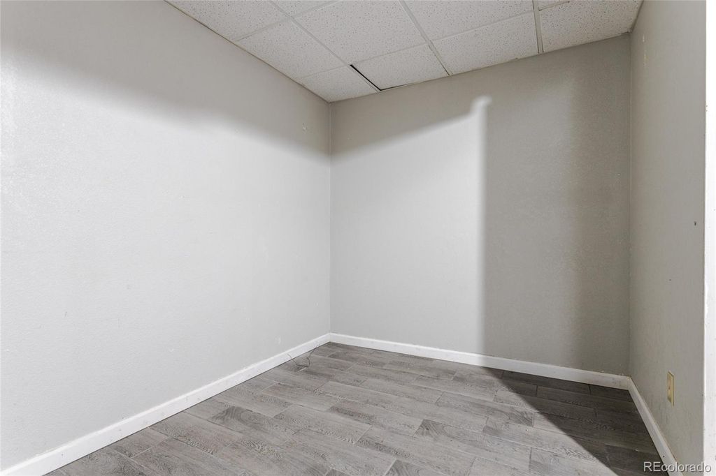 Image 21 of property listing at 4984 S Dunkirk Way, Centennial, CO 80015
