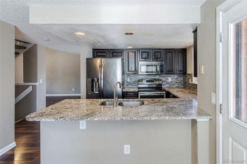 Image 4 of property listing at 4984 S Dunkirk Way, Centennial, CO 80015