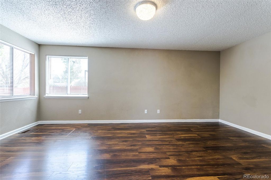 Image 8 of property listing at 4984 S Dunkirk Way, Centennial, CO 80015