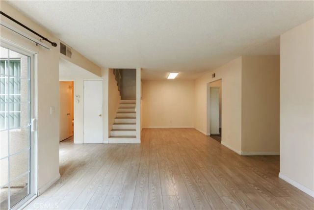 19111 Hamlin, Reseda, CA 91335