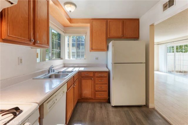 19111 Hamlin, Reseda, CA 91335