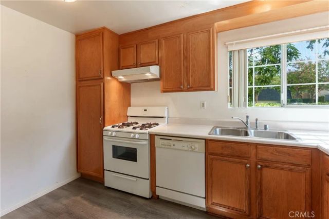 19111 Hamlin, Reseda, CA 91335