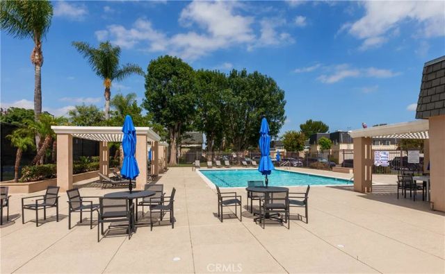 19111 Hamlin, Reseda, CA 91335