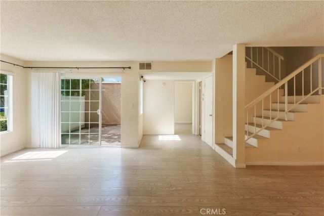 19111 Hamlin, Reseda, CA 91335